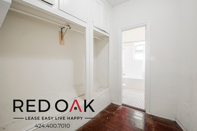 Building Photo - 835 S Oxford Ave