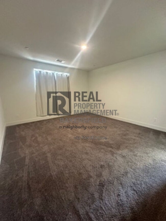 Building Photo - 823 Brookline Ln
