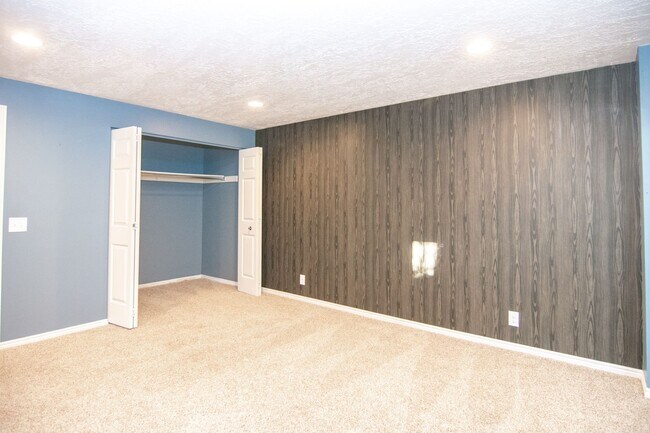 Building Photo - Ridgewood Condo 1 Bed Apartment W/ Pool & Clubhouse!