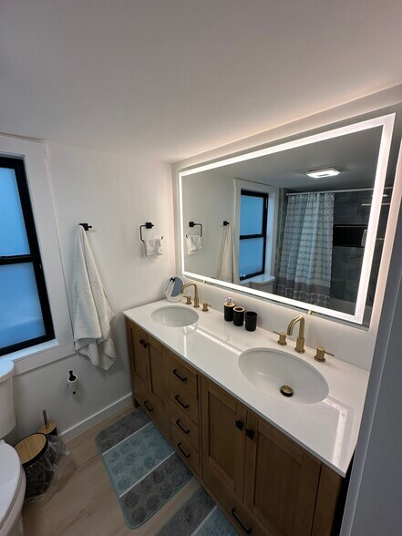 Building Photo - 835 Taughannock Blvd
