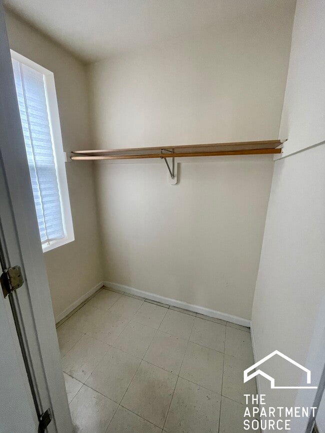 Building Photo - 5011 W Cermak Rd