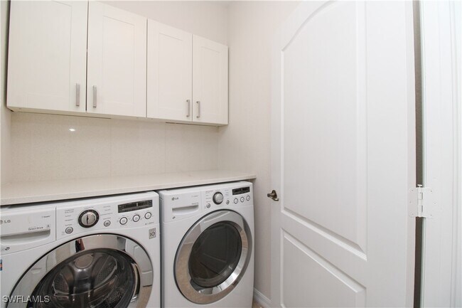 Building Photo - 15077 Cortona Way