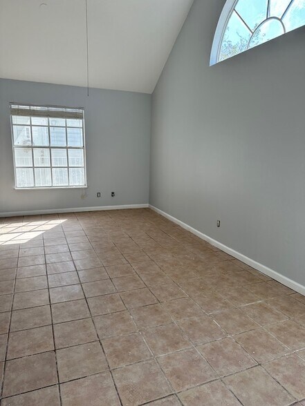 Building Photo - 12161 Armenia Gables Cir