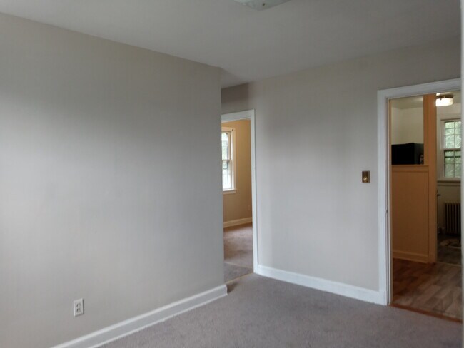 Building Photo - 715 Main St