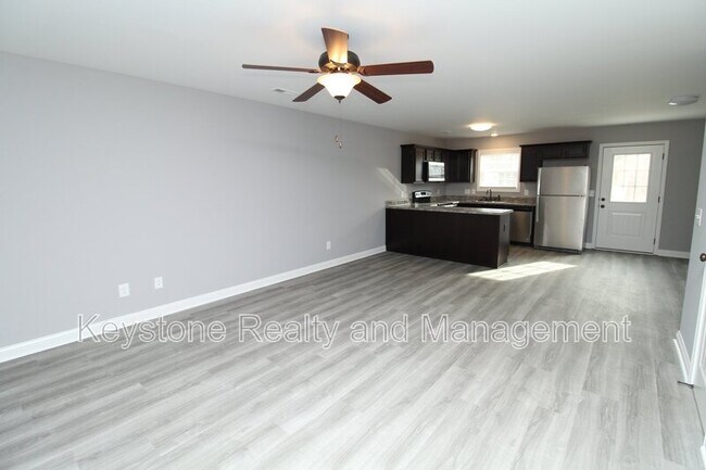 Building Photo - 1725 Manning Dr