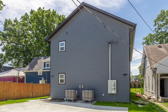 Building Photo - 728 Parkway Ave