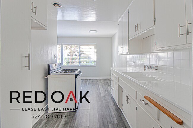 Building Photo - 1425 E Appleton St