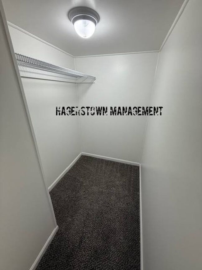 Building Photo - MUST SEE - Single Level Living