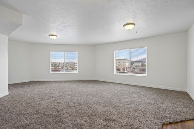 Building Photo - 734 E 500 S