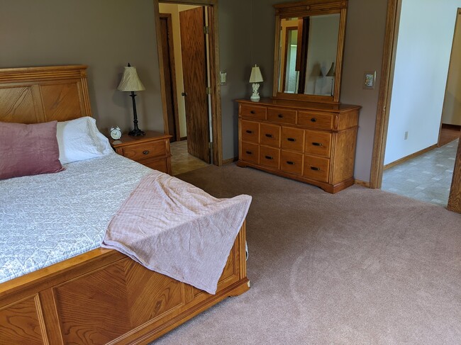 Master bedroom with en-suite bathroom - 1012 3rd St