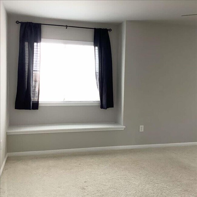 Building Photo - 371 Wapiti Rd