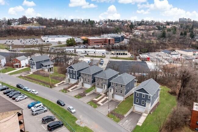 Building Photo - $1,000 MOVE-IN CREDIT!