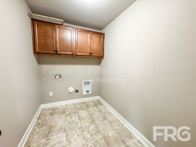 Building Photo - 419 Planters Ridge Dr