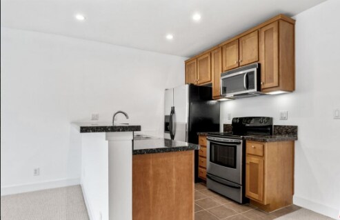 Building Photo - 10982 Roebling Ave
