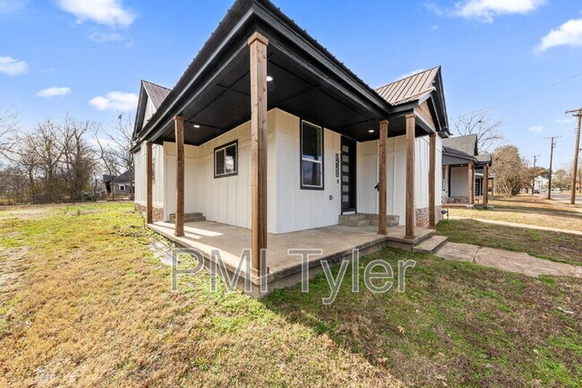 Building Photo - 1259 Bonham St