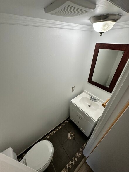 Building Photo - 1512 Skirmish Run Dr
