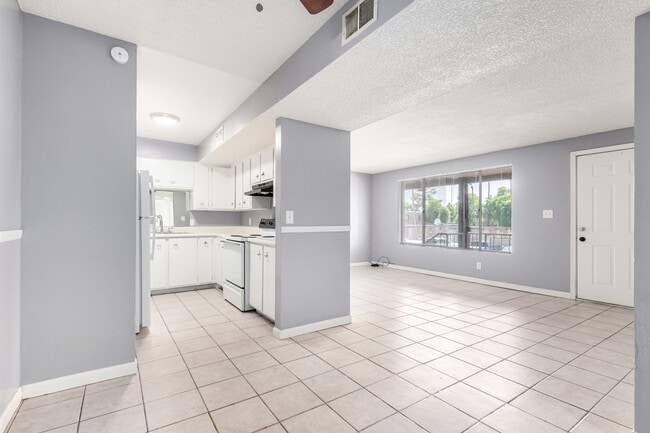 Building Photo - 2413 W Hazelwood St