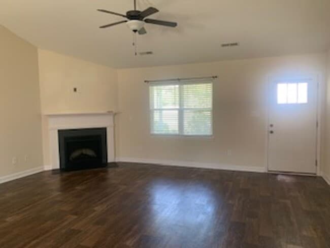 Building Photo - 200 Leeward Landing