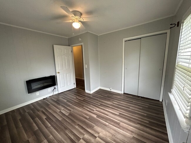 Building Photo - 215 Greenleaf St SW