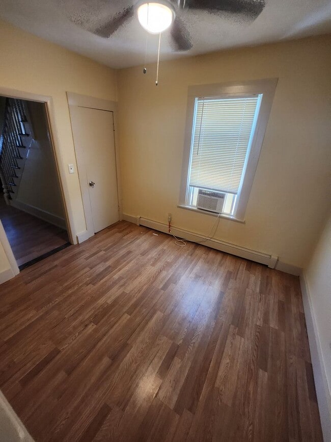 Building Photo - Single Family 4 Bd 2 Bath With Office and ...