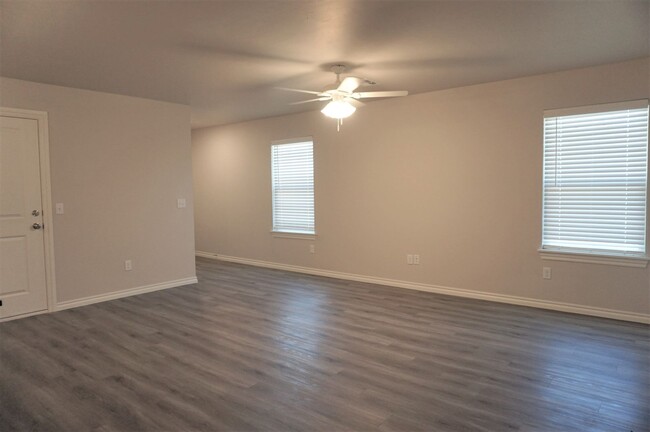 Building Photo - Chisholm Creek Duplex NW OKC