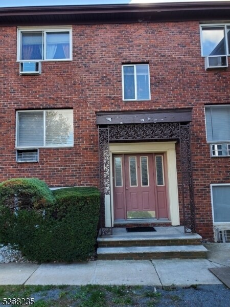 Building Photo - 378 Valley St
