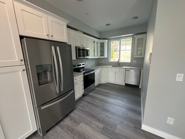 Building Photo - 3501 Sussex Dr