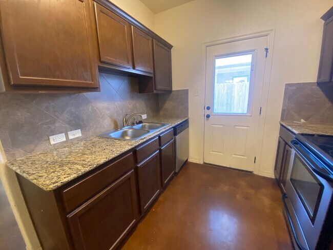 Building Photo - 504 Karey Dr