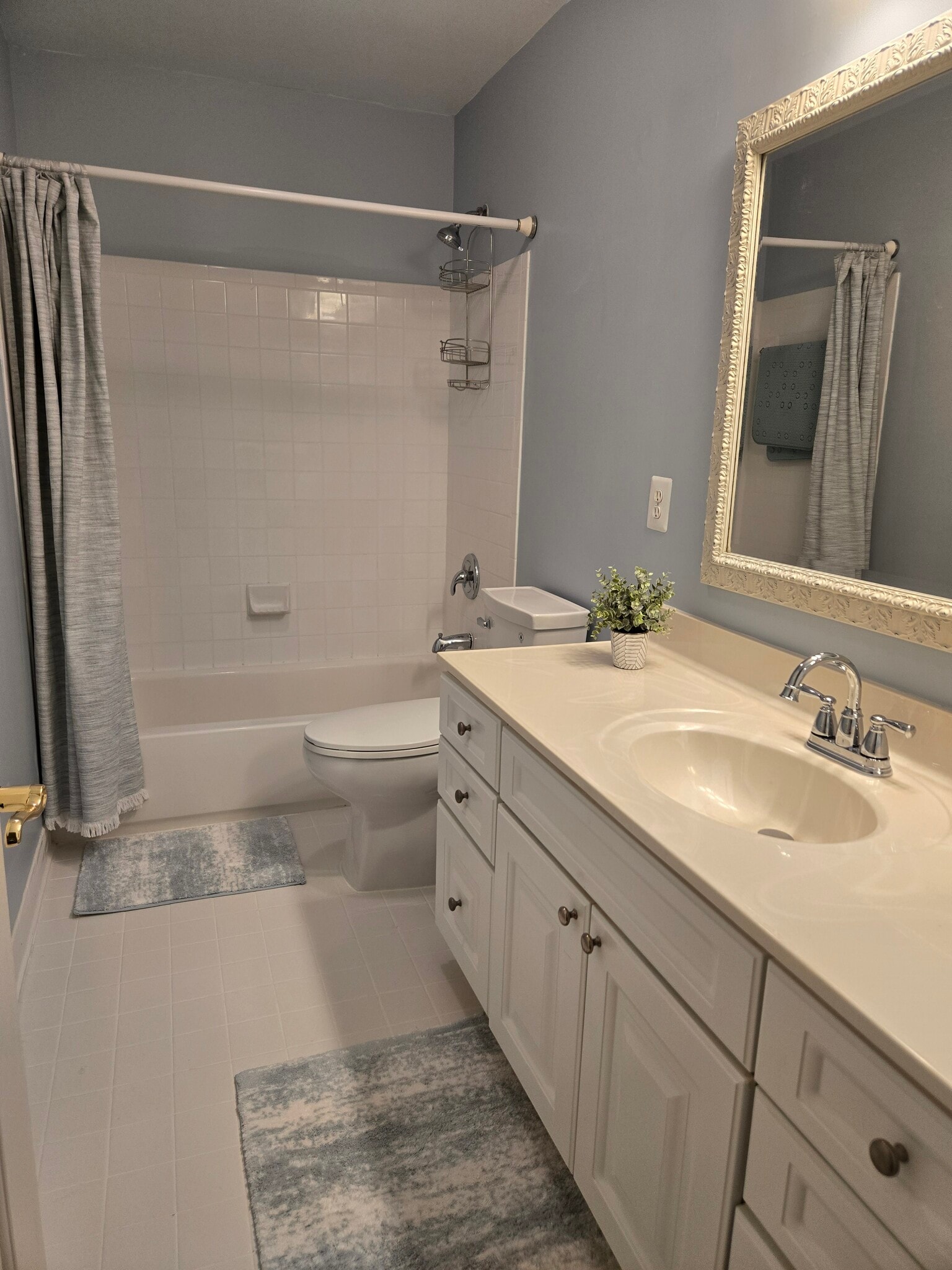 Building Photo - 222 N View Cir