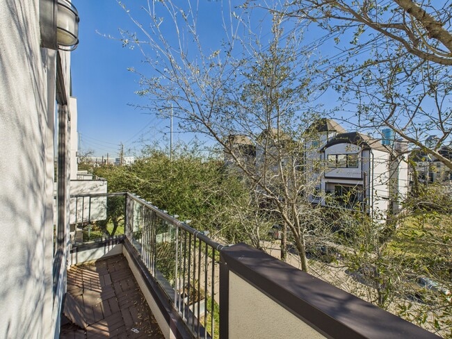 Building Photo - 1404 Spring St