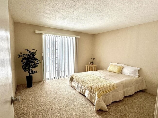 Building Photo - 18 Walden Dr