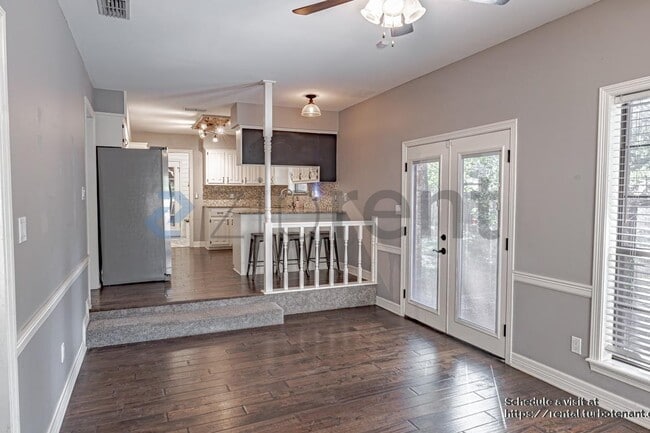 Building Photo - 10926 Mosswood Dr