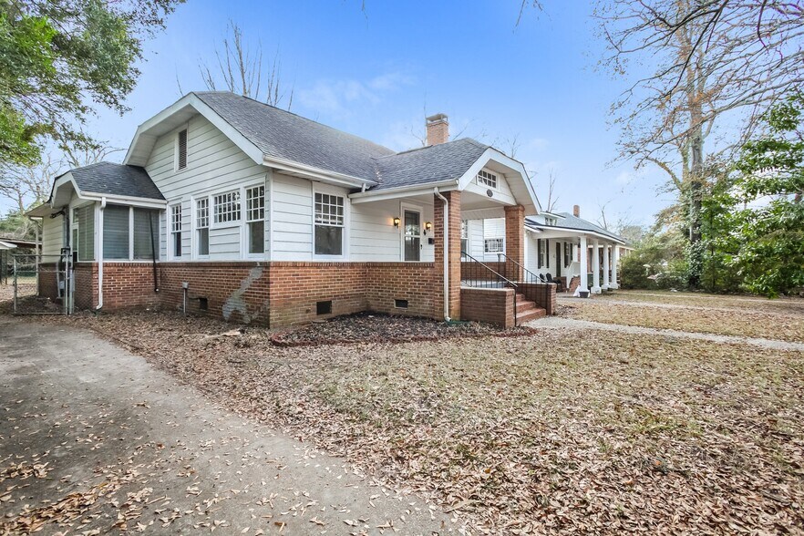 Building Photo - 409 Hampton St