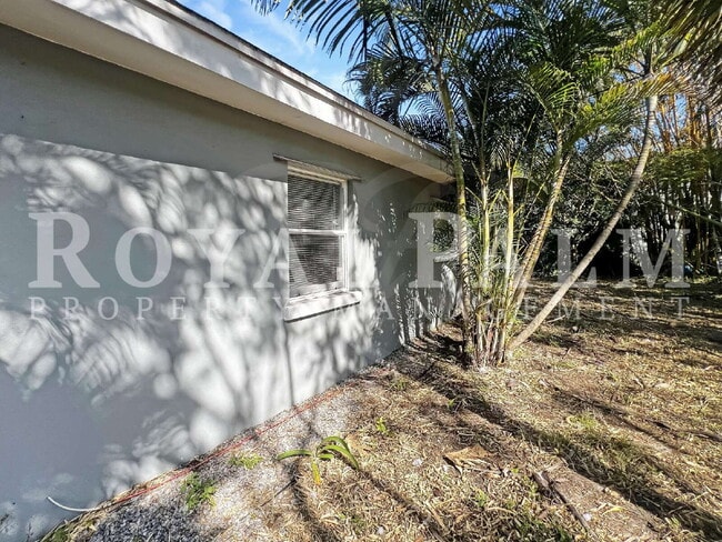 Building Photo - 1918 Grace Ave