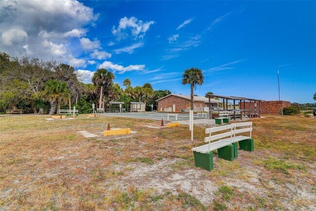 Building Photo - 4391 Maple Ave