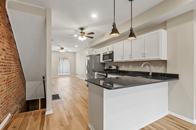 Building Photo - 3313 Hudson St