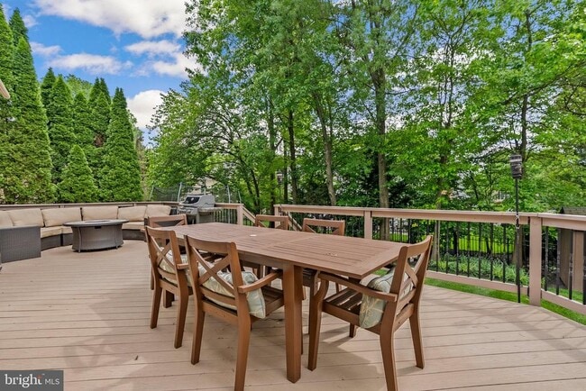 Building Photo - 4 Yellow Plum Ct