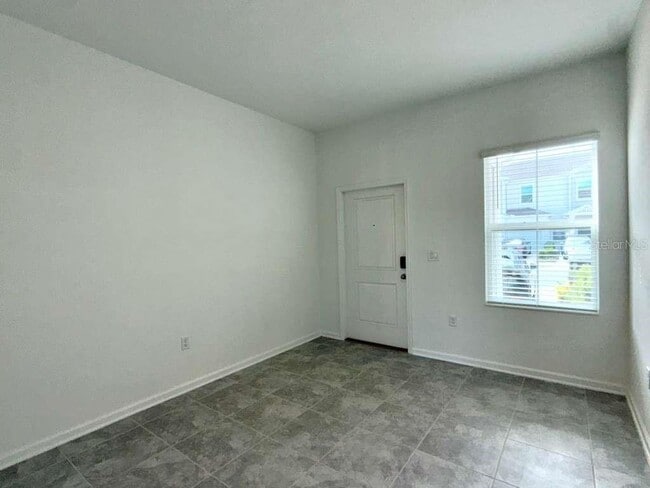 Building Photo - 2473 Skyline Lp