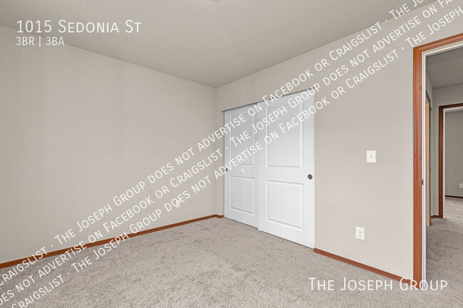 Building Photo - 1015 Sedonia St