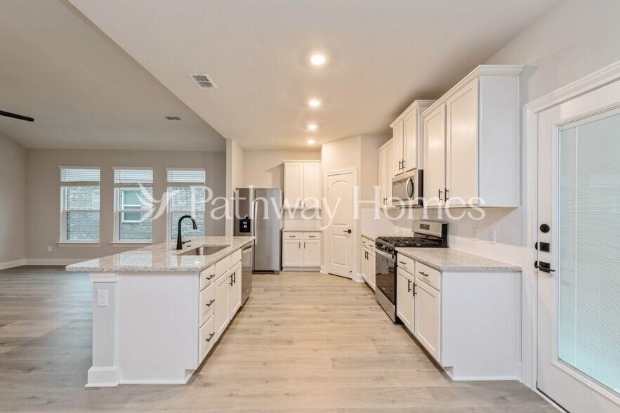 Building Photo - 628 Brookside Dr