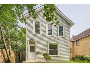 Building Photo - 707 Jenks Ave E