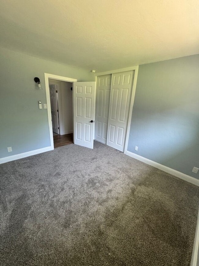 Building Photo - Beautiful West Redding Home with $200 Move...