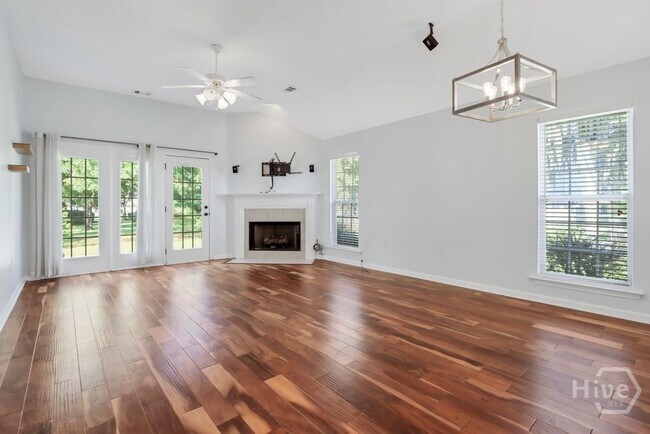 Building Photo - 120 Oak Ridge Cir