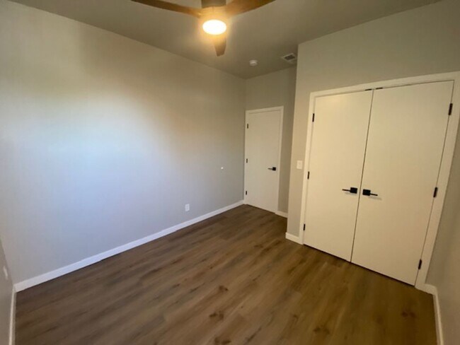 Building Photo - Pacific Grove Cottage!