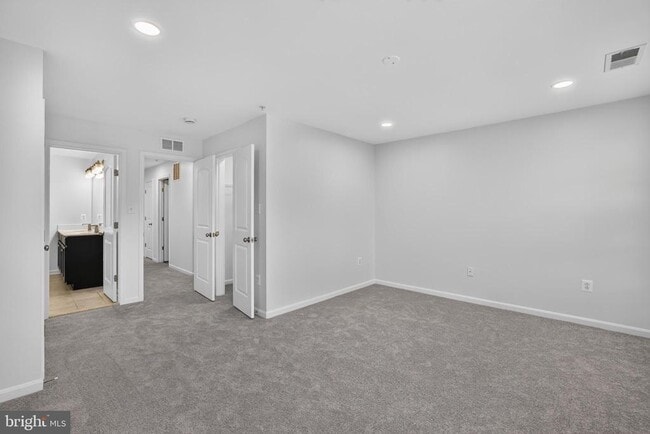 Building Photo - 2613 Campus Way N