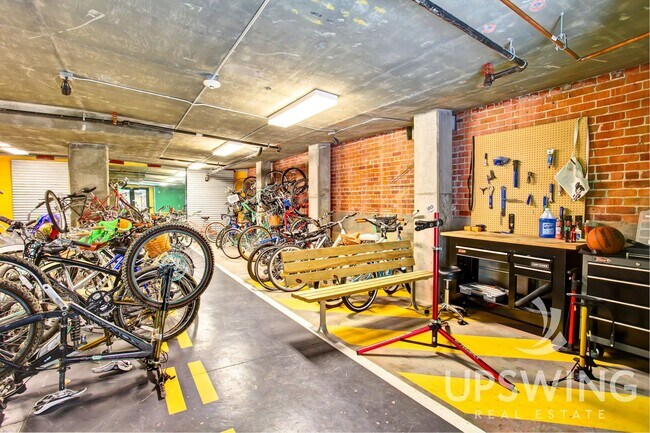 Building Photo - 3 Level Loft at Plant 51- 2 Bed/2 Bath - Exposed Brick