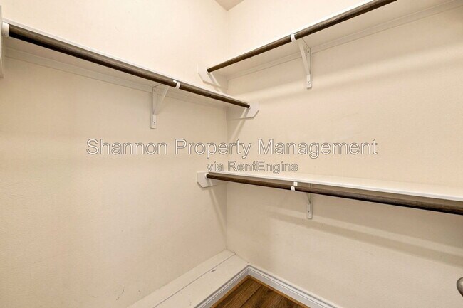Building Photo - 9609 Pemberton Cres Dr