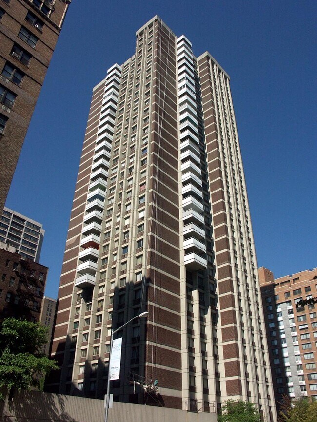 Building Photo - Columbus House