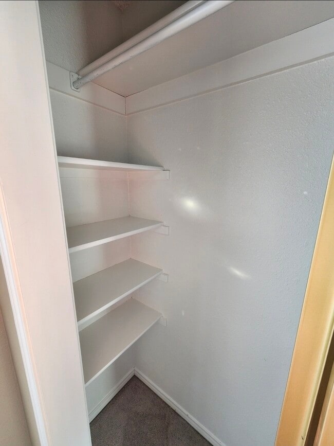 Building Photo - 3 bed 2 bath 2 car garage