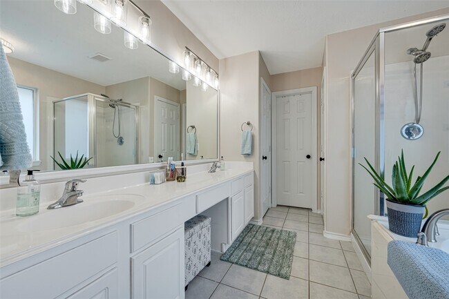 Building Photo - 4102 Caneshaw Dr